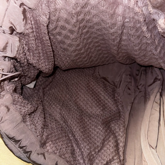 Lululemon In A Flurry Vest. Porcelain Pink. Sz 10. - Picture 13 of 13